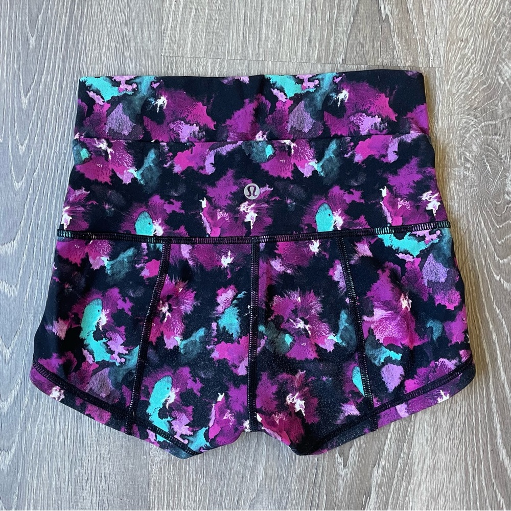 Lululemon Wunder Shorts - Picture 2 of 3
